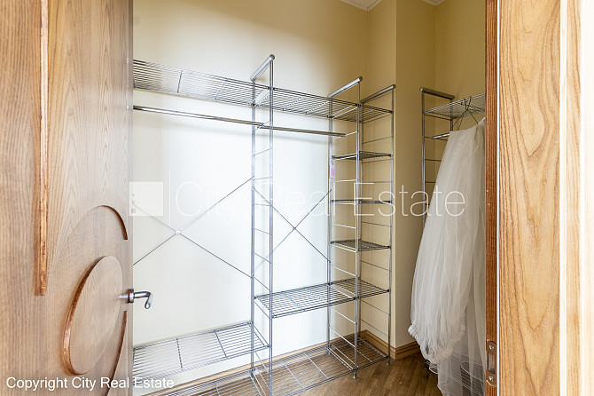 Fasādes māja, renovēta māja, labiekārtota apzaļumota teritorija, slēgta teritorija, ieeja no Rīga - foto 20