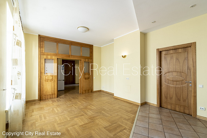 Fasādes māja, renovēta māja, labiekārtota apzaļumota teritorija, slēgta teritorija, ieeja no Rīga - foto 6