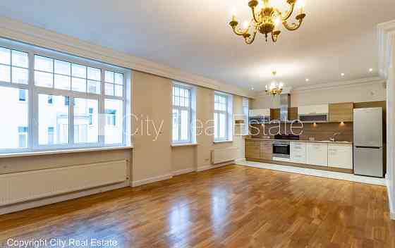 Фасадный дом, реновированный дом, место для машины, охраняемая автостоянка, Rīga