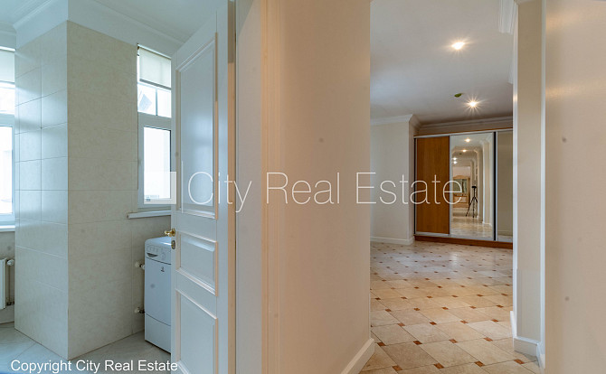 Fasādes māja, renovēta māja, vieta automašīnai, apsargāta autostāvvieta, apsargāts Rīga - foto 19