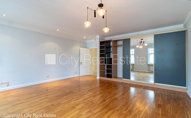 Fasādes māja, renovēta māja, vieta automašīnai, apsargāta autostāvvieta, apsargāts Rīga - foto 15