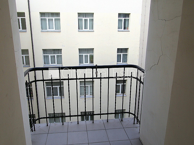 Fasādes māja, renovēta māja, slēgts pagalms, ieeja no ielas, ir lifts, kāpņu telpa pēc Rīga - foto 12