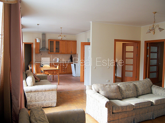 Fasādes māja, renovēta māja, slēgts pagalms, ieeja no ielas, ir lifts, kāpņu telpa pēc Rīga - foto 1