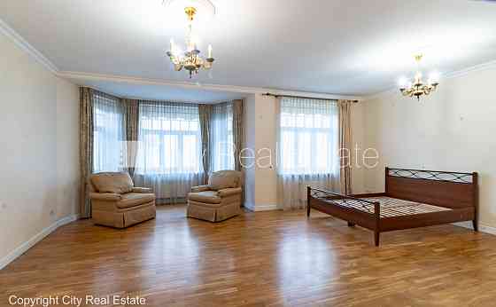 Фасадный дом, реновированный дом, закрытый двор, вход с улицы и со двора, лифт, Rīga