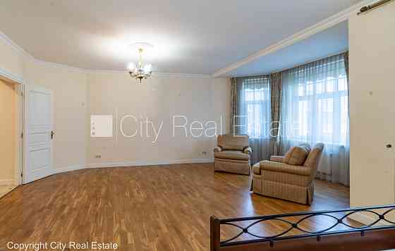 Фасадный дом, реновированный дом, закрытый двор, вход с улицы и со двора, лифт, Rīga