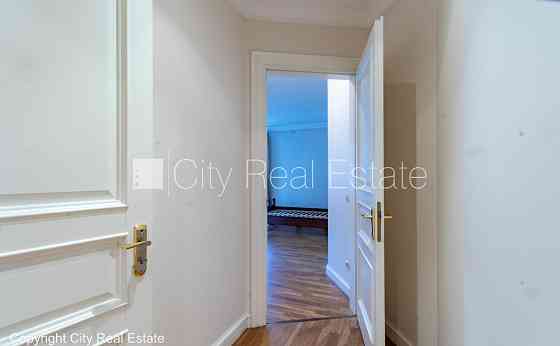 Фасадный дом, реновированный дом, закрытый двор, вход с улицы и со двора, лифт, Rīga