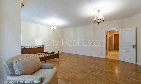 Фасадный дом, реновированный дом, закрытый двор, вход с улицы и со двора, лифт, Rīga