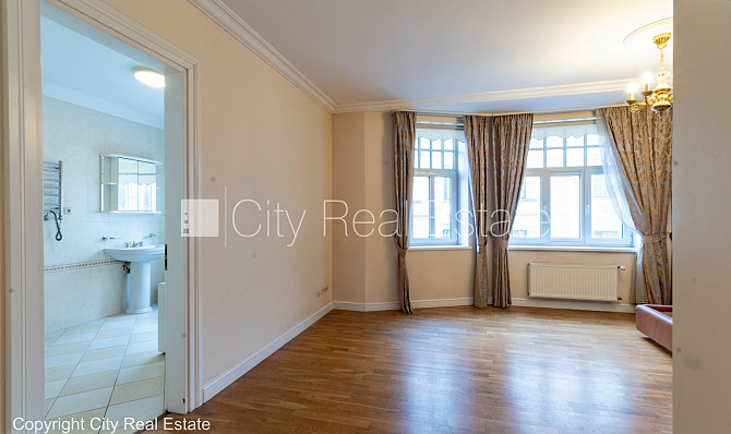 Fasādes māja, renovēta māja, slēgts pagalms, ieeja no ielas un pagalma, ir lifts, kāpņu Rīga - foto 15