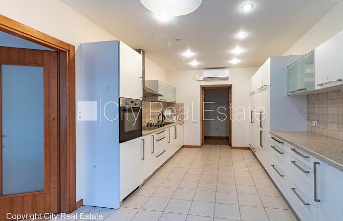 Fasādes māja, renovēta māja, slēgts pagalms, vieta automašīnai, ieeja no ielas un pagalma, Rīga - foto 12