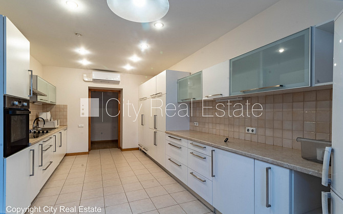 Fasādes māja, renovēta māja, slēgts pagalms, vieta automašīnai, ieeja no ielas un pagalma, Rīga - foto 8