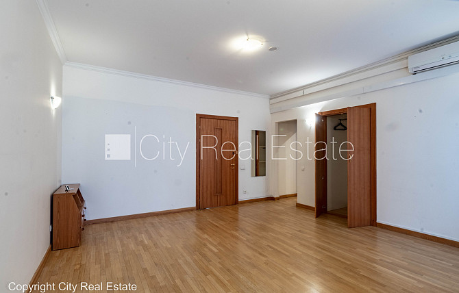 Fasādes māja, renovēta māja, slēgts pagalms, vieta automašīnai, ieeja no ielas un pagalma, Rīga - foto 15