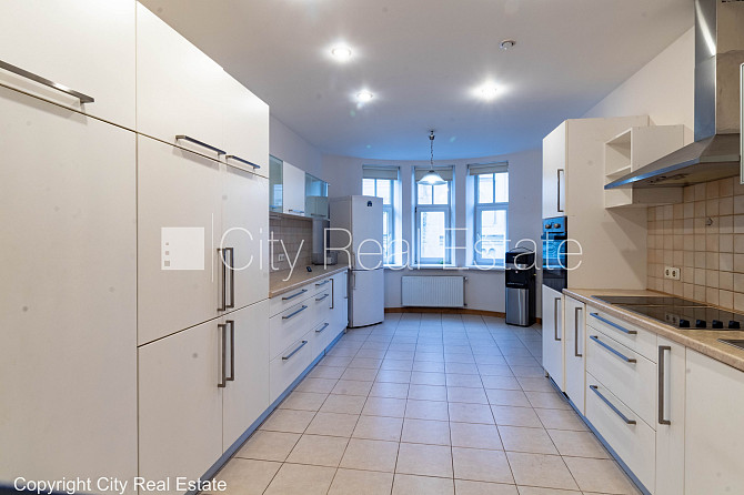 Fasādes māja, renovēta māja, slēgts pagalms, vieta automašīnai, ieeja no ielas un pagalma, Rīga - foto 11