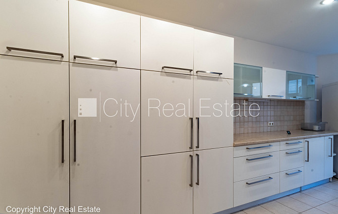 Fasādes māja, renovēta māja, slēgts pagalms, vieta automašīnai, ieeja no ielas un pagalma, Rīga - foto 10