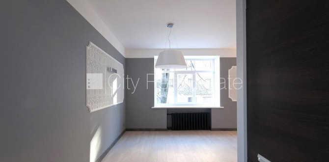 Фасадный дом, благоустроенный озеленённый двор, бесплатная стоянка во дворе, Рига - изображение 2