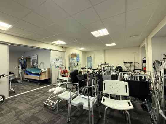 Сдаются офисные/торговые помещения в Югле, на 1-м этаже.  В предложении Rīga