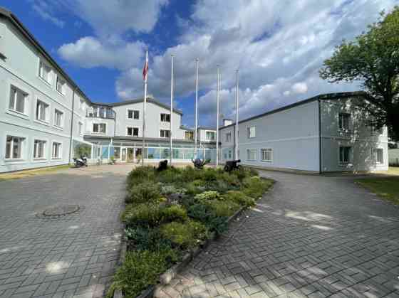 Сдаются офисные/торговые помещения в Югле, на 1-м этаже.  В предложении Rīga