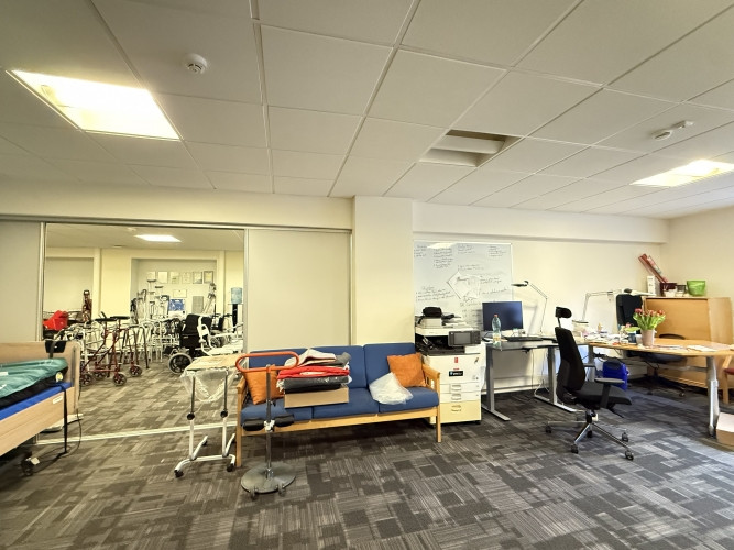 Iznomā biroja/tirdzniecības telpas Juglā, 1. stāvā. Piedāvājumā funkcionālas telpas ērtā Rīga - foto 7