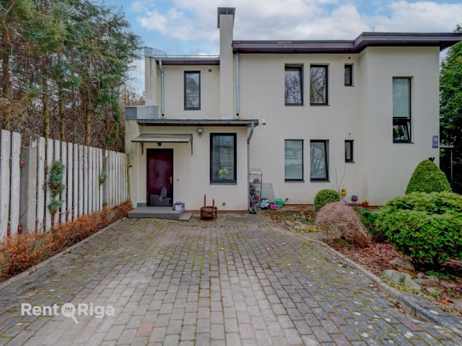 Tava iespēja atpūtai uz vasaras sezonu Jūrmalā  Privātmājas 1. stāvā tiek izīrēts divu Jūrmala - foto 1