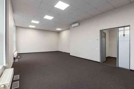 Сдаются светлые офисные помещения в ухоженном здании с большими панорамными Рига