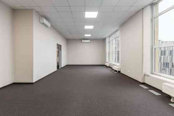 Сдаются светлые офисные помещения в ухоженном здании с большими панорамными Рига