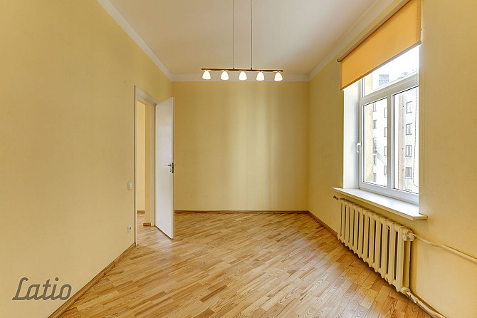 Tiek izīrēts dzīvoklis renovētā mājā pašā pilsētas centrā. Līdzās veikali, Rīga - foto 5