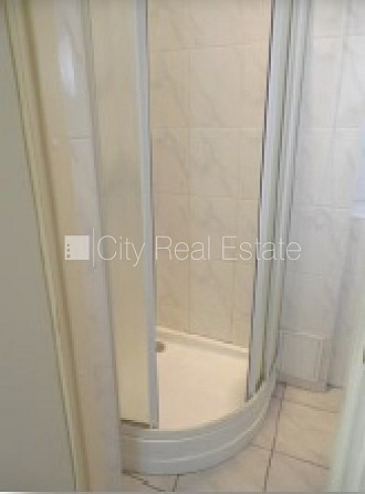 Fasādes māja, renovēta māja, slēgta teritorija, teritorijas iebrauktuves vārti aprīkoti ar Rīga - foto 14