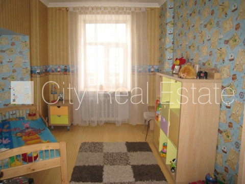 Fasādes māja, renovēta māja, slēgta teritorija, teritorijas iebrauktuves vārti aprīkoti ar Rīga - foto 20