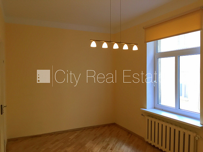 Fasādes māja, renovēta māja, slēgta teritorija, teritorijas iebrauktuves vārti aprīkoti ar Rīga - foto 2