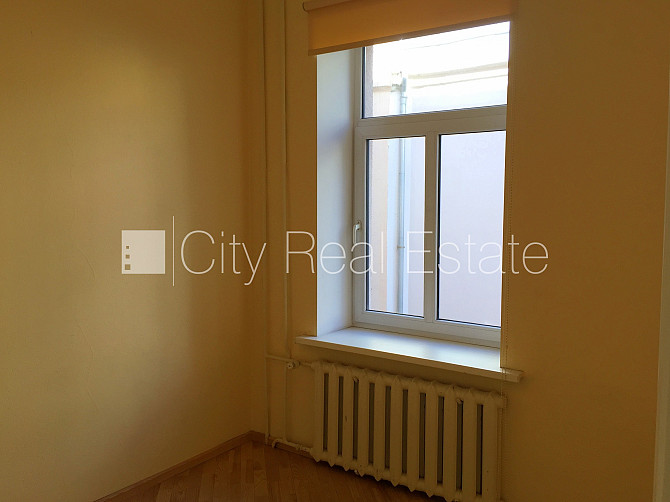 Fasādes māja, renovēta māja, slēgta teritorija, teritorijas iebrauktuves vārti aprīkoti ar Rīga - foto 9