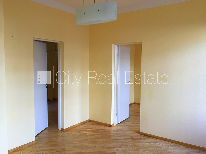 Fasādes māja, renovēta māja, slēgta teritorija, teritorijas iebrauktuves vārti aprīkoti ar Rīga - foto 4