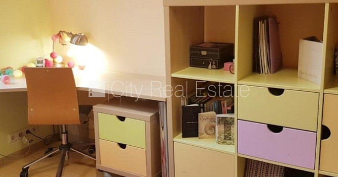 Fasādes māja, renovēta māja, slēgta teritorija, teritorijas iebrauktuves vārti aprīkoti ar Rīga - foto 19