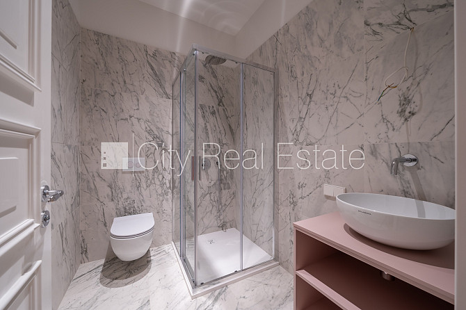 Фасадный дом, лифт, лестничная клетка после косметического ремонта, одна Рига - изображение 9