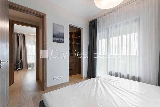 Fasādes māja, vieta vairākām automašīnām, līdz bērnu spēļu laukumam 50 m, logi vērsti Rīga - foto 6