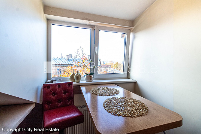 Pagalma ēka, bruģēts piebraucamais ceļš, slēgts pagalms, ieeja no pagalma, mansards, ir Rīga - foto 4