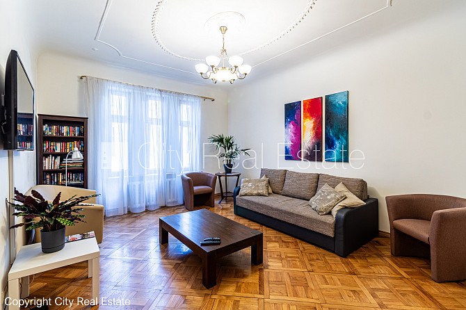 Fasādes māja, renovēta māja, ieeja no pagalma, ir lifts, kāpņu telpa pēc kapitālā remonta, Rīga - foto 3