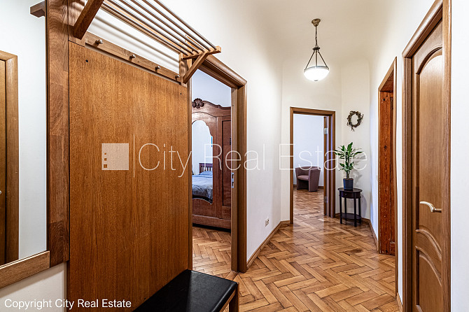 Fasādes māja, renovēta māja, ieeja no pagalma, ir lifts, kāpņu telpa pēc kapitālā remonta, Rīga - foto 5