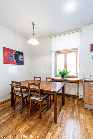 Fasādes māja, renovēta māja, ieeja no pagalma, ir lifts, kāpņu telpa pēc kapitālā remonta, Rīga - foto 15