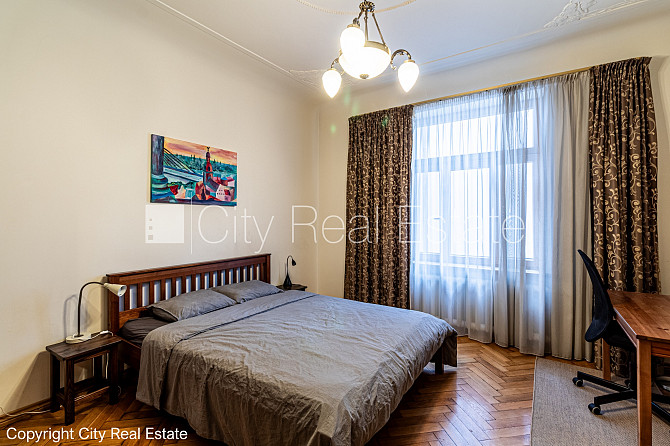 Fasādes māja, renovēta māja, ieeja no pagalma, ir lifts, kāpņu telpa pēc kapitālā remonta, Rīga - foto 7