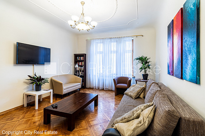 Fasādes māja, renovēta māja, ieeja no pagalma, ir lifts, kāpņu telpa pēc kapitālā remonta, Rīga - foto 4