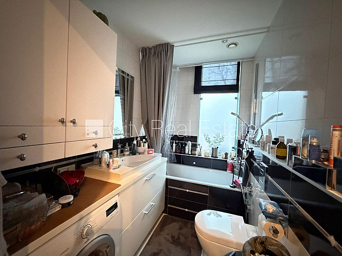 Jaunceltne, slēgts pagalms, apzaļumota teritorija ar jaunu kokaugu stādījumiem, ir lifts, Jūrmala - foto 9