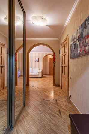 Tiek pārdots lielisks 5 istabu dzīvoklis Imantā pilnībā iekārtots tūlītējai dzīvošanai.

Īpašumā ir  Рига