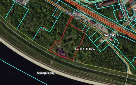 For sale: a 3-story private house in Salaspils by the Daugava River with a 2.3 ha plot of land.  The Salaspils