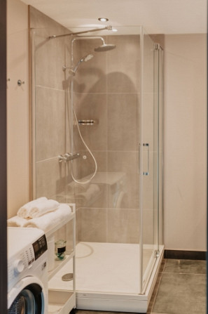 Ilgtermiņā tiek izīrēti ekskluzīvi, moderni lofta stila divu līmeņu apartamenti jaunā rindu Jelgava un novads - foto 9