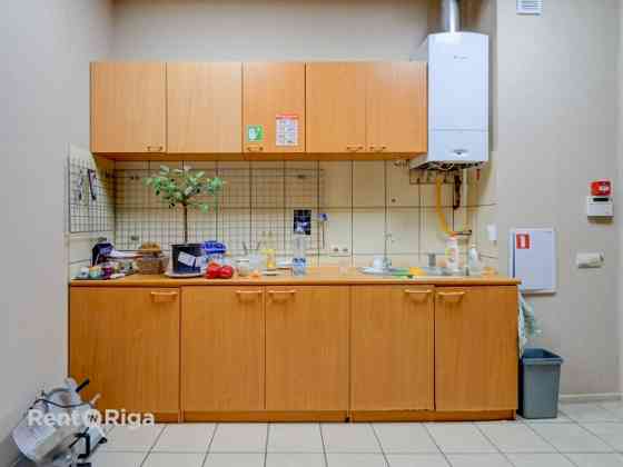 КОММЕРЧЕСКИЕ ПОМЕЩЕНИЯ В АРЕНДУ В ЦЕНТРЕ, УЛИЦА БРУНИНИЕКУ (1 ЭТАЖ)  Сдаются в Рига