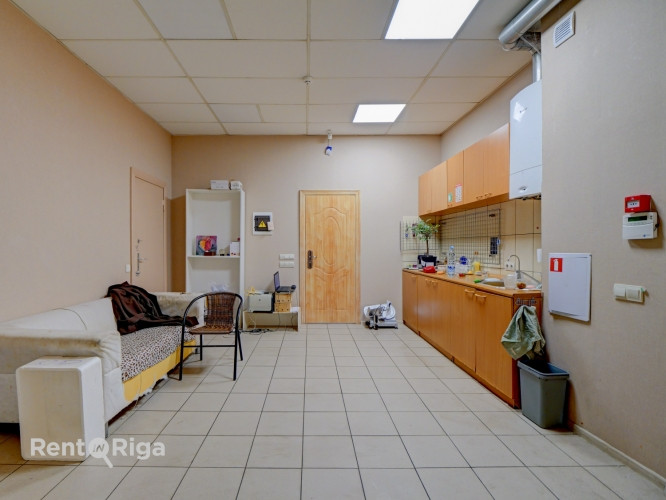 КОММЕРЧЕСКИЕ ПОМЕЩЕНИЯ В АРЕНДУ В ЦЕНТРЕ, УЛИЦА БРУНИНИЕКУ (1 ЭТАЖ)  Сдаются в Рига - изображение 6