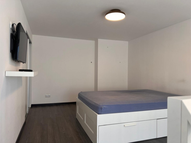 Izīrē modernu, loft stila divstāvu dzīvokli ar augstiem griestiem un plašiem logiem, kas Rīga - foto 2