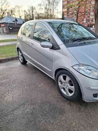 Pārdodu Mercedes-Benz A 180 2005. gada izlaiduma automašīnu sudraba krāsā ar mehānisko... Rīga