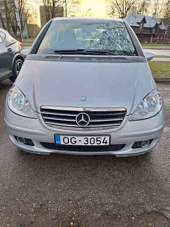 Pārdodu Mercedes-Benz A 180 2005. gada izlaiduma automašīnu sudraba krāsā ar mehānisko... Рига - изображение 2