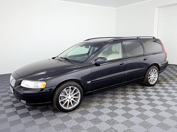 Volvo V70 Summum AWD 4x4 2.4 D5 136kW Tallina - foto 2