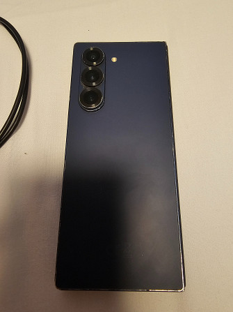 Labdien pardodu samsung fold 6, pirkts 1 gadu atpakal. ir skrapejumi uz korpusa un priekseja... Rīga - foto 3